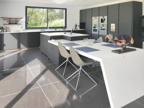table cuisine sur mesure pierre acrylique Villepinte